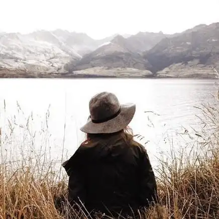 精选外国女生伤感的孤单背影图片