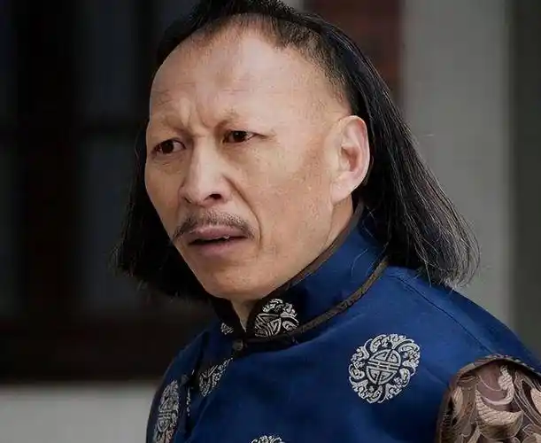 李明:人丑心善,妻女一个比一个漂亮,今现状如何?