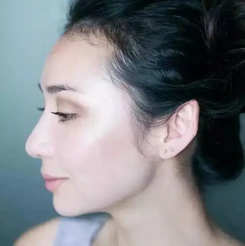 张韶涵高光上热搜因为高光用对了脸超小