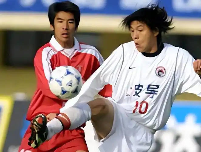 他曾是国足头号射手,与空姐女子分手,独自抚养儿子,45岁仍单身_张玉宁