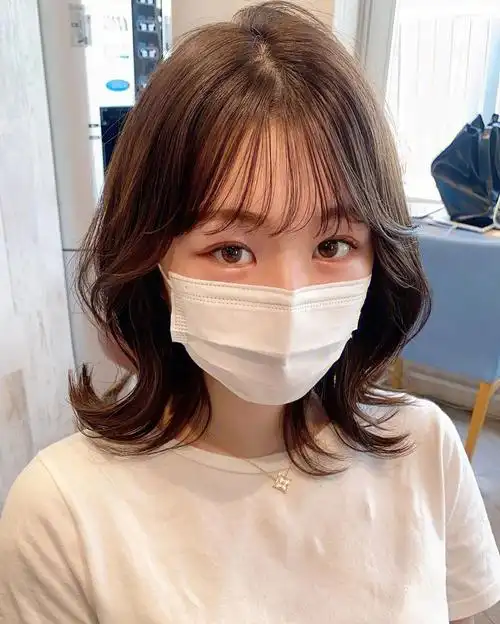 栗棕色头发适合各个年龄层的人,其实年龄和发色的