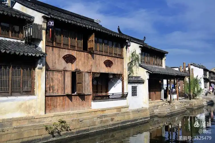 黎里古镇位于吴江市东南部,东临上海,北通苏州,南与浙江嘉兴相邻,面积