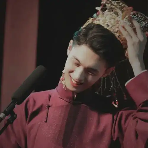 低绿枝 半镜上青霄 贤乃是人间妄想 先生心有白月光 长衣折扇 秦霄贤