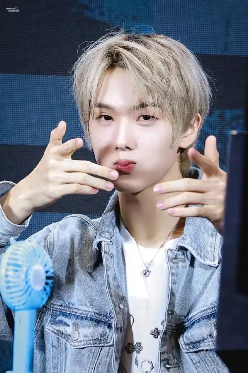 朴志晟超绝可爱