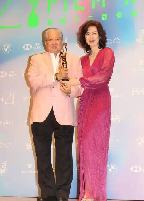 原创72岁洪金宝被老婆严控饮食早晚仅吃黄瓜自嘲血糖正常但营养不良