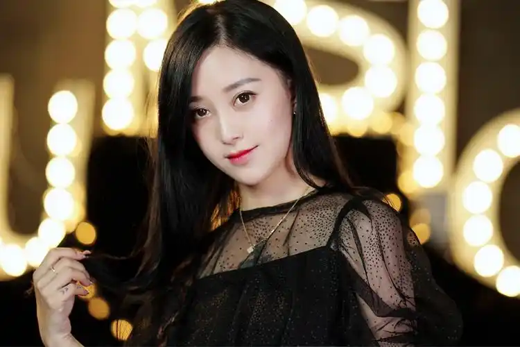 美女翻唱梦然《没有你的日子我怎么活下去》伤感情歌