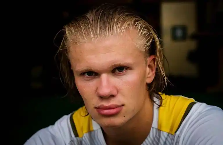 曼城下赛季新人前锋哈兰德图片大全流量警告