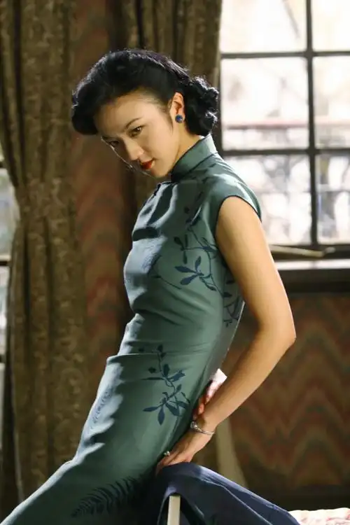 "梅艳芳,张曼玉,汤唯的旗袍,是电影让她们穿上的,不是我"