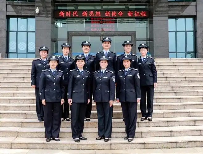 退休留念(2018年5月机关近三年退休女民警合影)