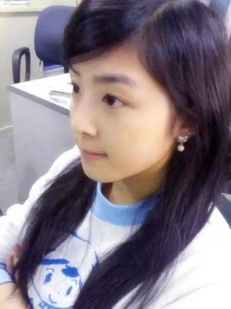 p>张含韵,1989年4月9日出生于四川省德阳市旌阳区,中国内地流行乐女