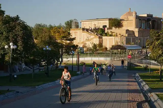 撒马尔罕意为"肥沃的土地",人口约56万,是乌兹别克斯坦第二大城市