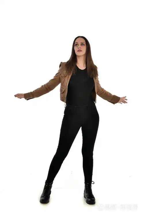 在白色背景上站立姿势照片-正版商用图片0osk94-摄图新视界