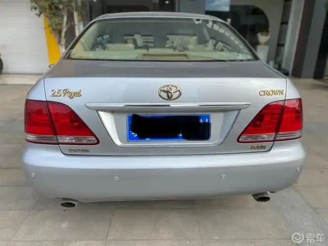 出12代08年皇冠一台 实表15多 车内