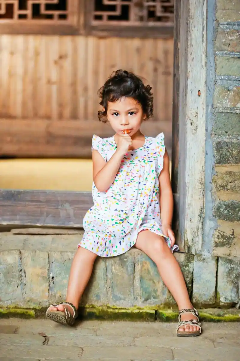 一档《爸爸去哪儿》节目,让大家认识了这位可爱的混血小女孩儿~肉肉脸