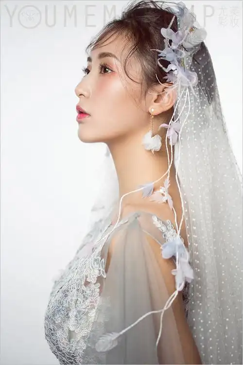 唯美梦幻的新娘头纱女人味十足
