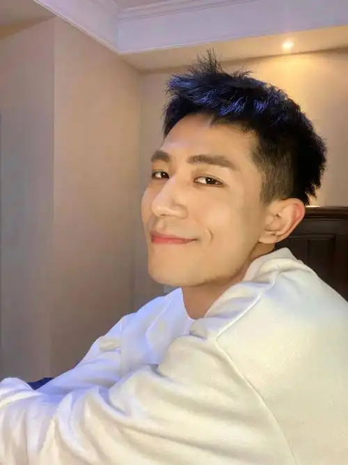 男生3/7"桃子头"短发_发型