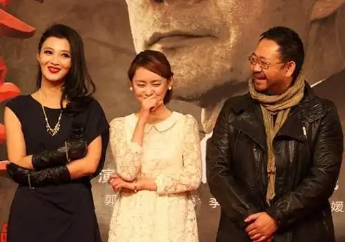 52岁姜武旅居四川小县城与娇妻宋妍齐变胖夫妻恩爱36年不变心