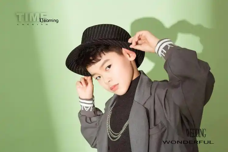 a摄影师强子的儿童摄影作品《帅帅酷酷的大男孩》