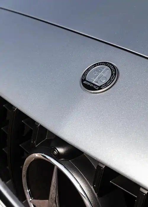 奔驰amg 推出圆形苹果树徽章,代替著名的三芒星-深圳品牌设计公司