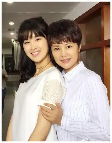 29岁成名,前夫大她18岁,和现任恩爱至今,52岁还是那么美|刘之冰|茹萍