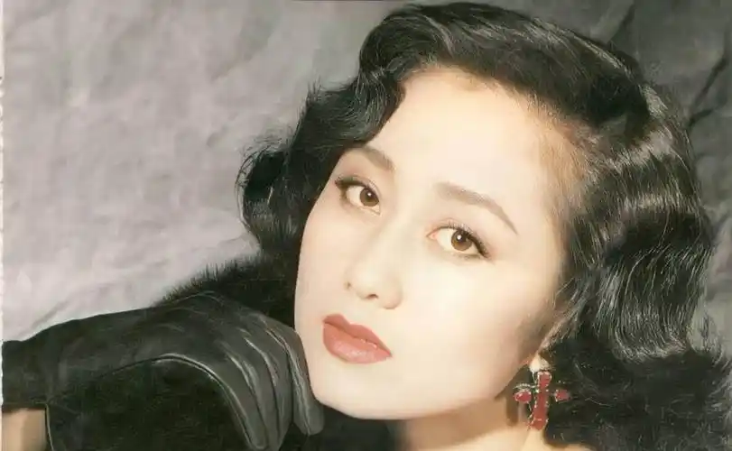 原创同为李连杰女儿为何黄秋燕女儿和利智女儿差距这么大