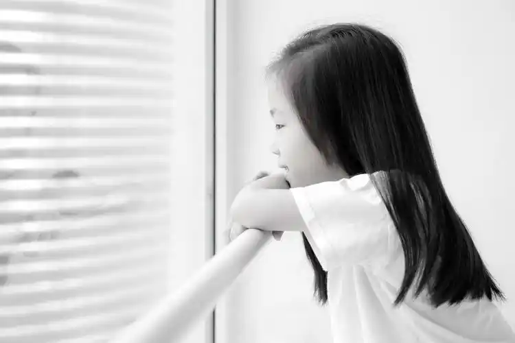 小妮的侧面照还很好.