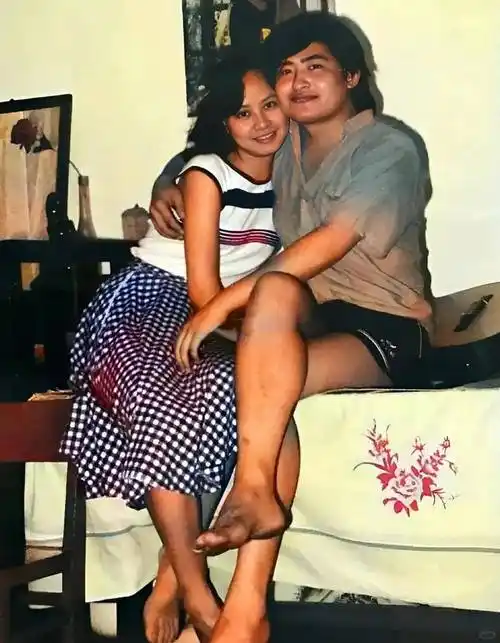 刘欢在家请客,变胖了,妻子卢璐罕见露面,跟丈夫一样福气满满!