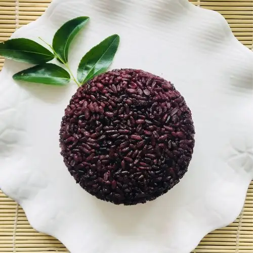 午餐:紫米饭,青椒炒肉,炒五彩素菜,虾米冬瓜汤