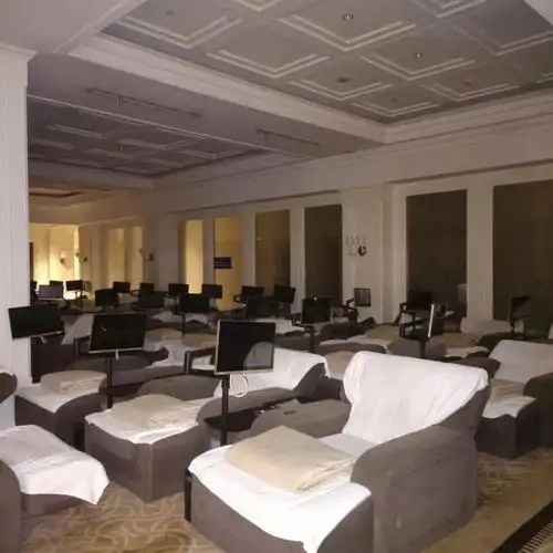 诺亚8号温泉酒店799元抢门市价248元成人三餐自助午餐18h温泉自助餐