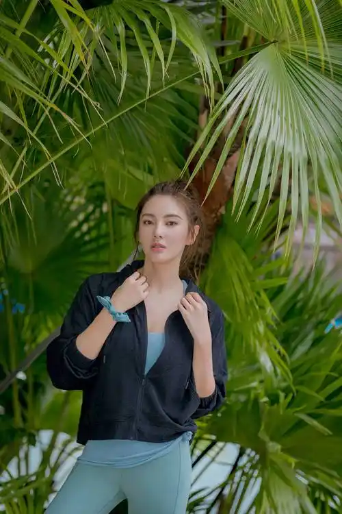 张雨绮穿健美裤下半身曲线尽显身材太完美