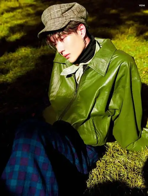 麻雀妆王一博的这个造型有一点异国王子的感觉!外景真的好好看