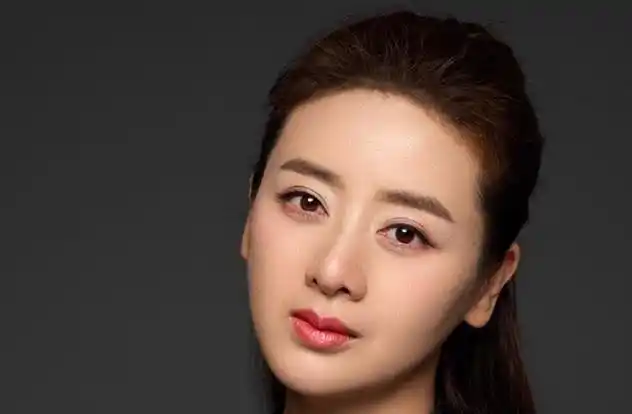 最后我们看来看一下杜冰燕的饰演者.她的饰演者叫做李琳.