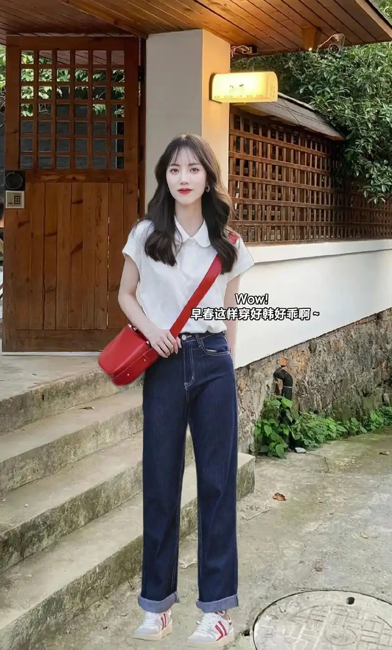 小个子元气夏日女孩97穿搭,白色polo领t恤77蓝色牛仔直筒裤