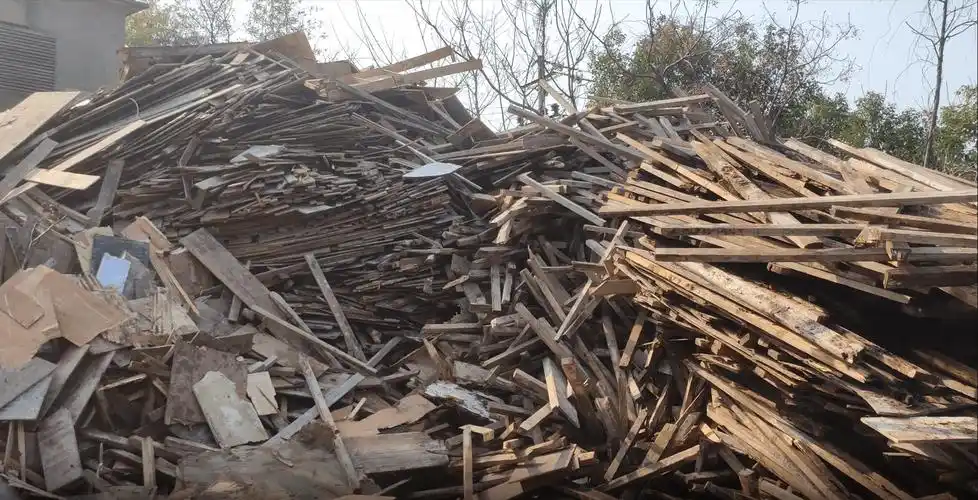 浅析:帝盾机械利用废旧木料加工成复合木方,可谓是打了一个漂亮的翻身