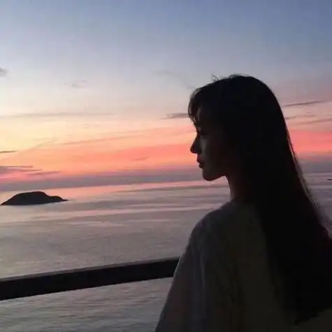 唯美的夕阳下的长发美女背影头像套图女生头像壁纸家