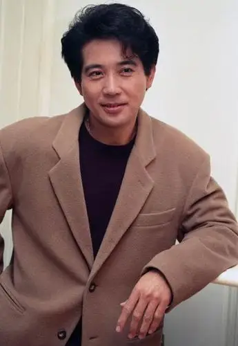 秦汉与林青霞这对荧屏情侣更是为人称道,当时秦汉与秦祥林,林青霞