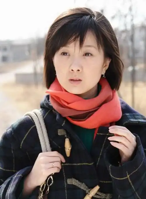 原来照片中和王阳依偎在一起的女人名叫高斯,也是一名演员,当年《十八