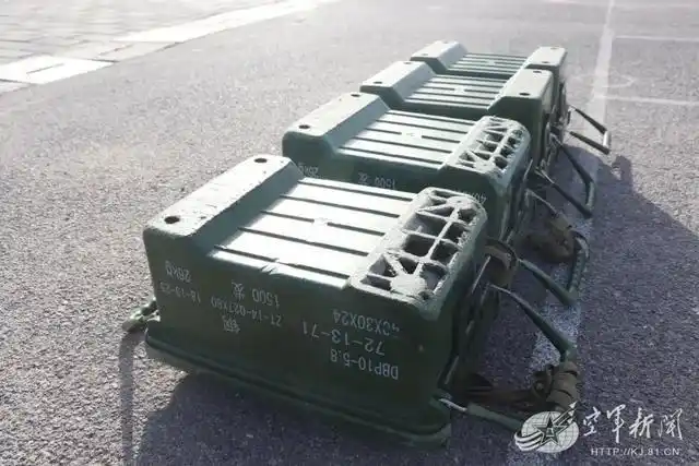 磨破底的弹药箱.