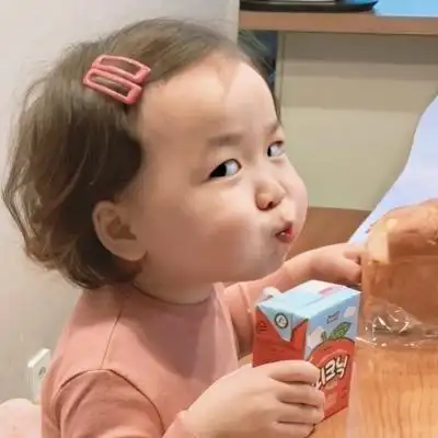 肚子还小还可以吃可爱小女孩头像