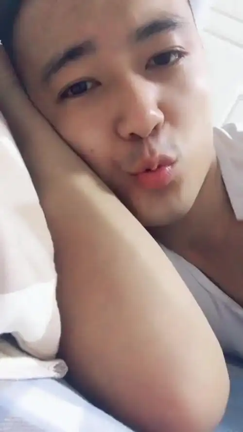 真实二十岁左右的男孩子生活自拍视频下载,同一个人日常素材#帅哥生活