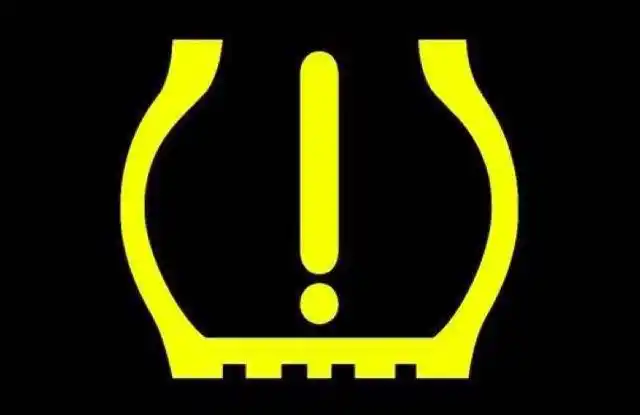 通过仪表跳出警告指示灯,以此来提示用户轮胎压力可能损失,请检查胎压