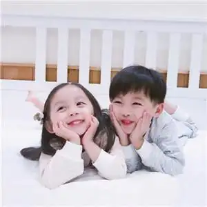 可爱萌娃情侣头像双人最火小孩子情侣头像高清图片