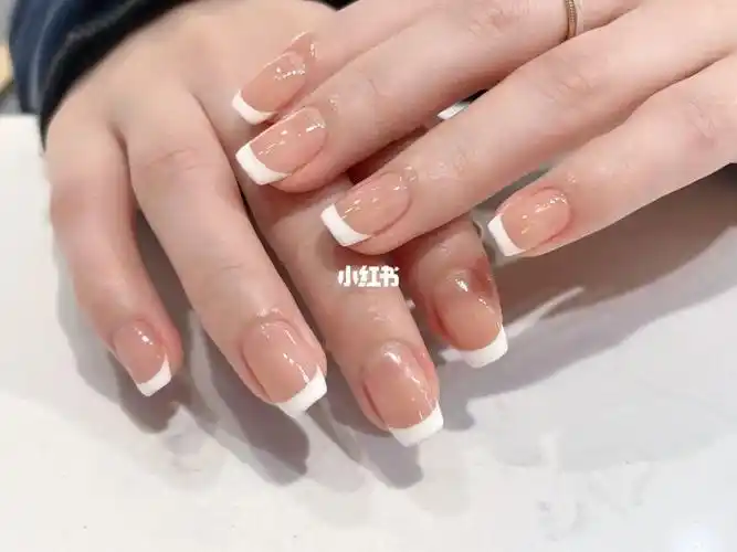 色哦[让我看看][让我看看][让我看看]——————经典法式#气质美甲