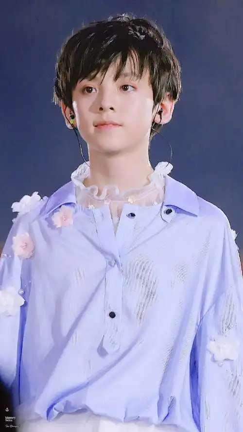 左航zh超话他只是一颗圆滚滚的小蓝莓@tf家族-左航#左航 三代唯一门面