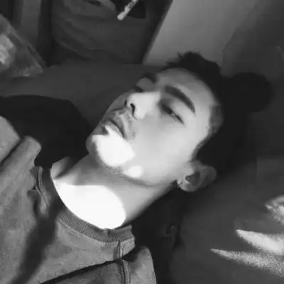 木兮:成熟魅力大叔黑白头像/这人间疾苦