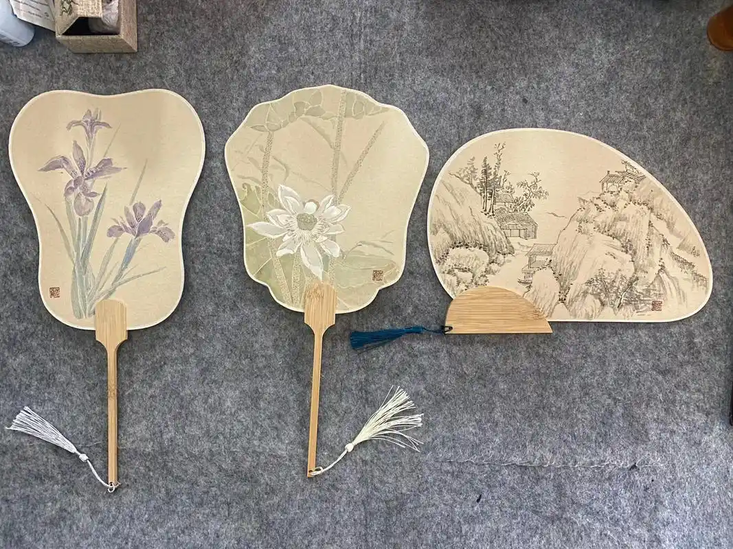 8月小画.#手绘团扇 #古风扇子 - 抖音