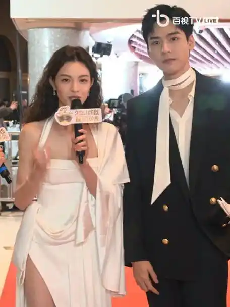 龚俊钟楚曦#电视剧品质盛#典红毯后台采访  钟楚曦:评价龚俊戏里老