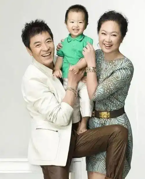 2008年,有媒体称刘威已经在美国与化妆师妻子结婚并生了一个儿子,后来