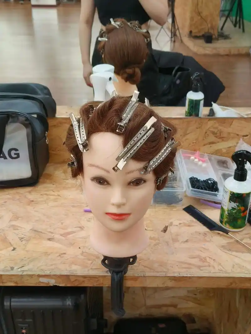 手推波纹.第一次学习技术流发型,愈发感觉到做造型的乐趣,发现 - 抖音