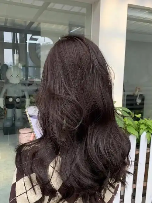 色调,有增白的效果99茶色非常显白,百搭型的发色黑茶色和蜂蜜色最大